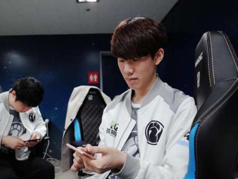 一串五！TES成为LPL历史上季后赛击败队伍最多的优胜者