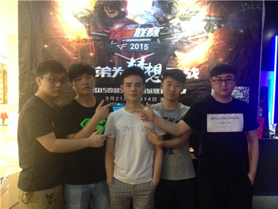 JackeyLove Xia的团战无缝衔接，Creme Sylas表现出色， Top Esports 扳平了比分