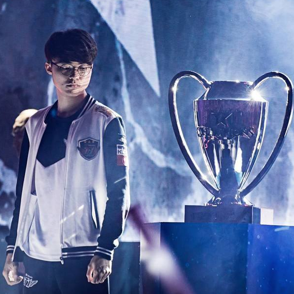 CSGO Clutch Island：NaVi 2：0 Spirit夺冠